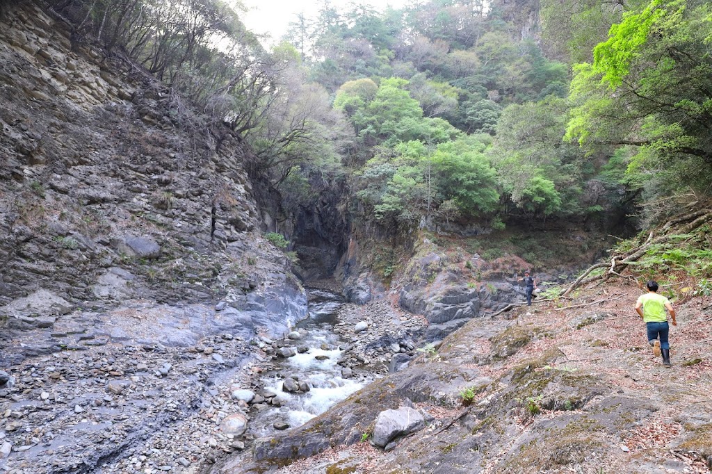 郡大溪匯流口為駒盆山西稜的起點