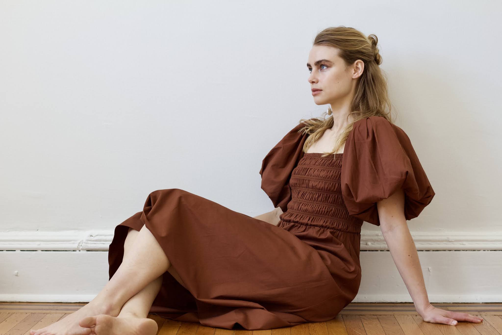 HOT CELEB PIX: Lucy Fry