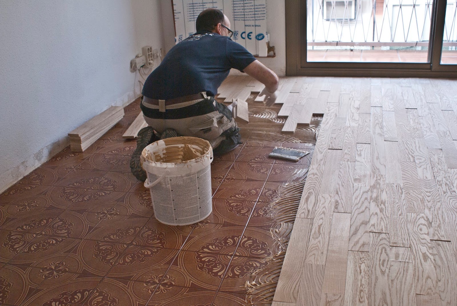 Pegar un parquet.