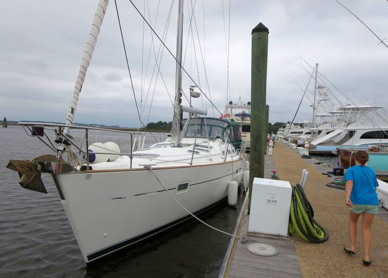 Cruising the ICW with Bob423 Morehead City Yacht Basin at a dock