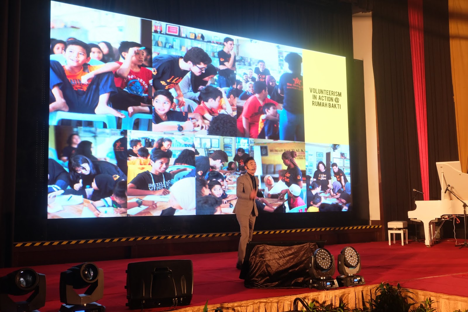 Kee Hua Chee Live! DR JANSON ANG, FOUNDER OF THE GIVING BANK, AWARDED TROPHIES TO CHARITABLE