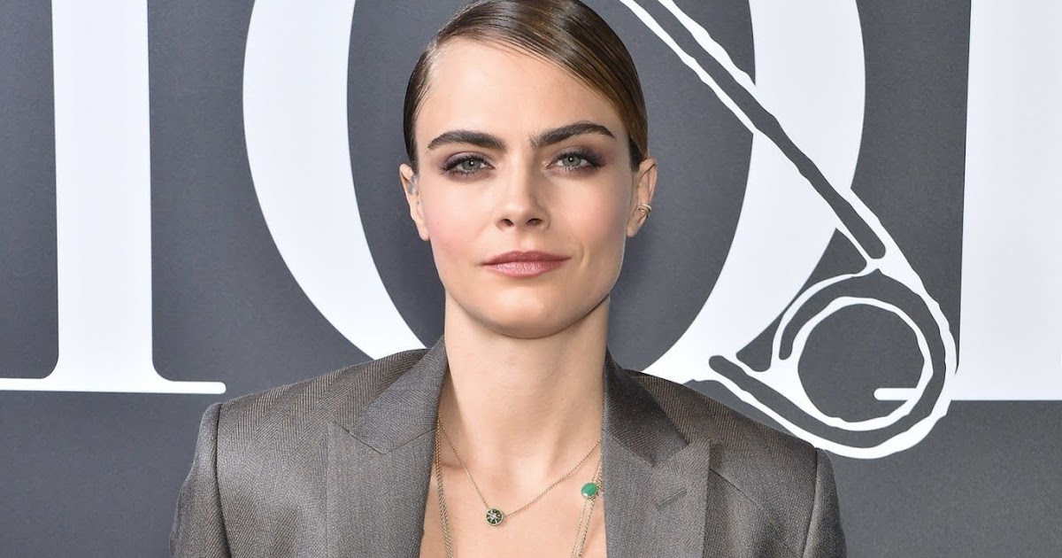 Cara Delevingne arrives at the Dior Homme Fashion Show in Paris in