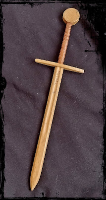 Stilletto- Dagger- drewniany sztylet -mieczyk