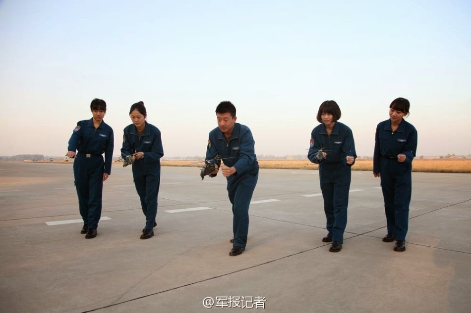 Chinese%2BArmy%2BAviation%2BWZ-10%2Bwoman%2Bpilots%2B5.jpg