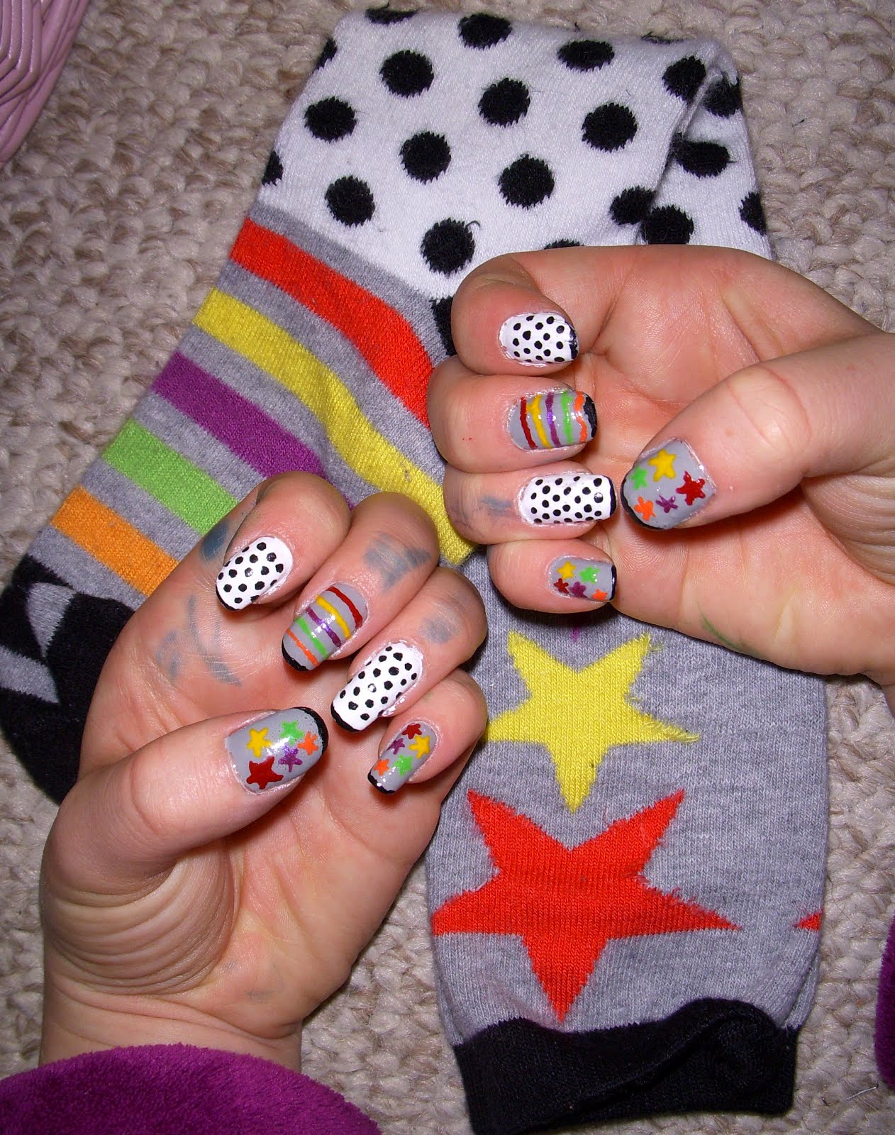 Quixii's Nails: 01/20/12 - Sock Pattern Mani
