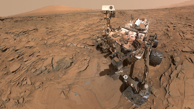 11 мая 2016 год. Автопортрет марсохода Curiosity Mars на плато Науклуфт на нижней горе Шарп фото NASA