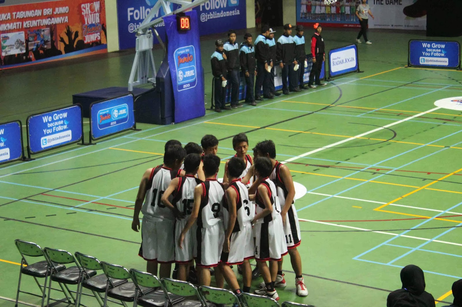 FOTO Bola Basket SMPIT Abu Bakar 15 5 SMP N 8 Jogja Skyward Artwork