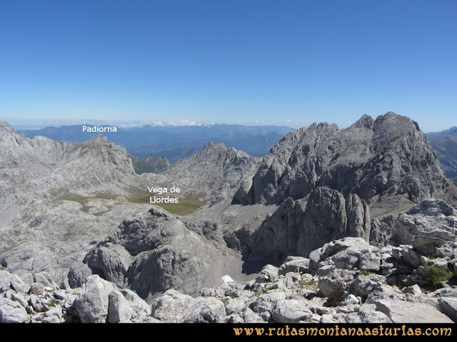 Ruta a la Torre del Friero: Vista de la Padiorna y la Vega de Liordes