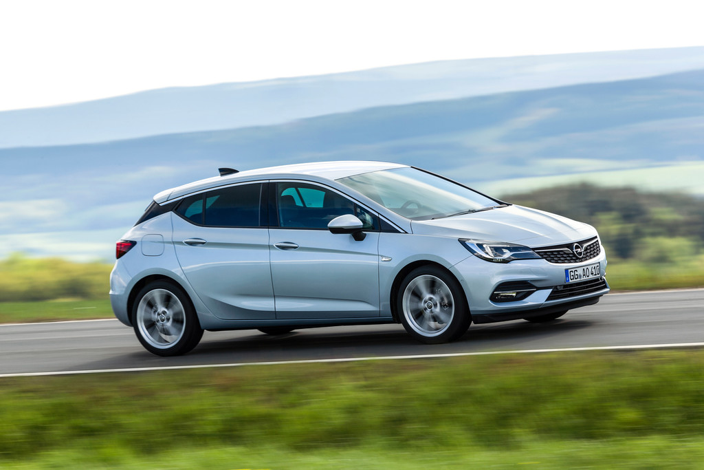 Sitzbezüge noir avant are OPEL ASTRA F