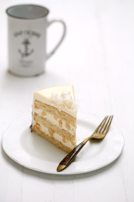 Masam manis: WHITE CHOCOLATE MACADAMIA CAKE