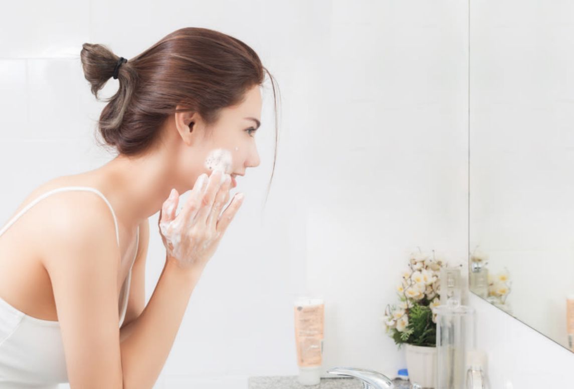 How to Take Care of Oily Skin in Summer Home Remedies