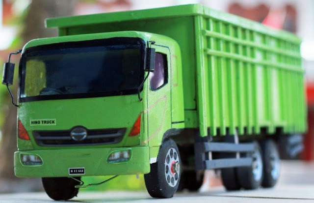 Miniatur Truk Hino-ranger hijau