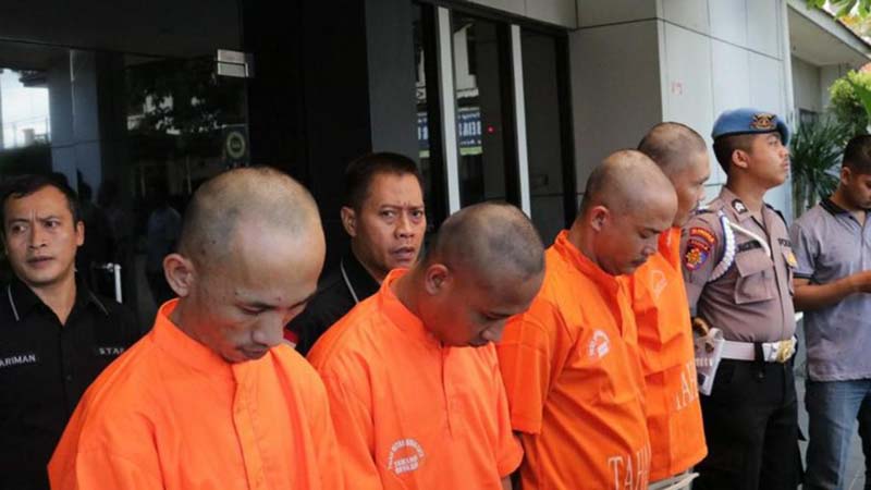 Beraksi Puluhan Kali, 4 Pelaku Ganjal ATM di Bekasi Ditangkap Beraksi Puluhan Kali, 4 Pelaku Ganjal ATM di Bekasi Ditangkap