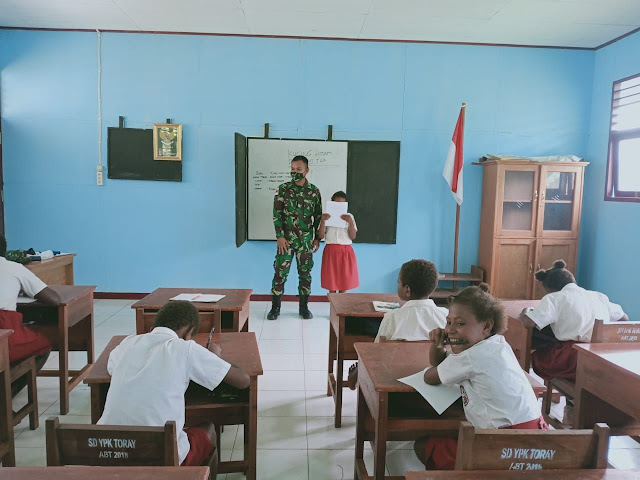 Peduli Pendidikan, Prajurit Pamtas Yonif 125 Simbisa Bantu Mengajar di Wilayah Perbatasan