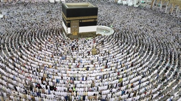 The Saudis allowed prayers in the Grand Mosque মসজিদুল হারামে নামাজের অনুমতি দিলো সৌদি