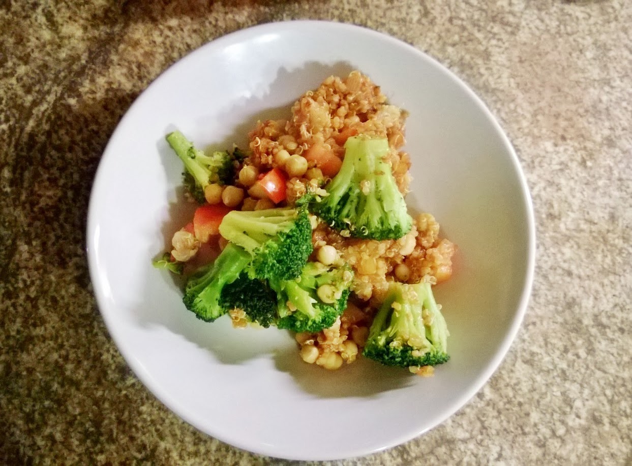 Food Reports: [Vegan] Quinoa-Pfanne mit Brokkoli und Kichererbsen