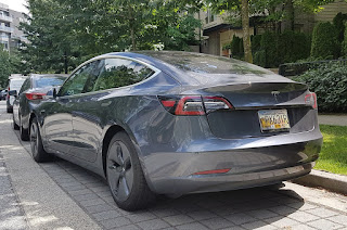 Tesla Model 3 (grey)