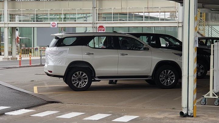 Toyota Fortuner 2021 bất ngờ về Việt Nam