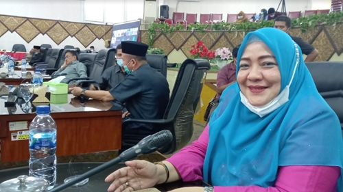 DPRD Kota Padang Sahkan Ranperda Retribusi Jasa Usaha