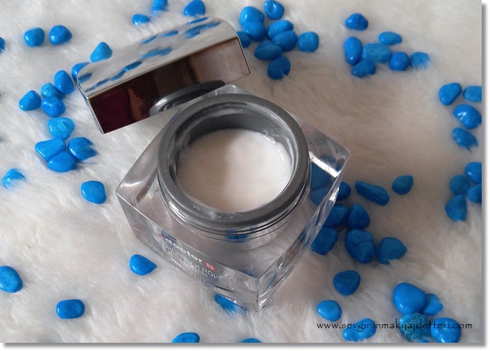 Yaslanma Karsiti Etkileriyle Orumcek Agi Kremi Sevginin Makyaj Defteri