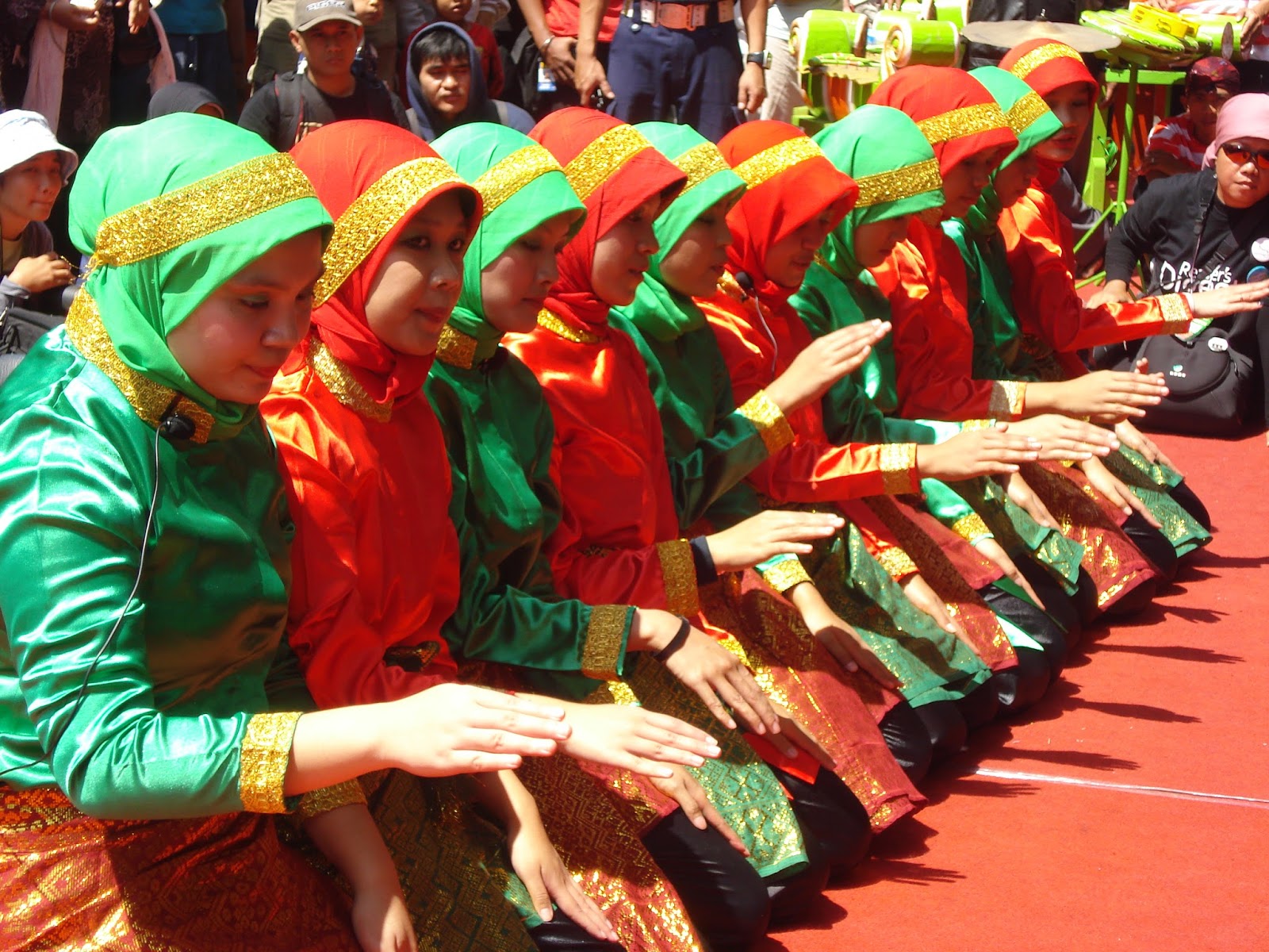 belajar aneka tari tradisional Indonesia: Tari Saman merupakan sebuah