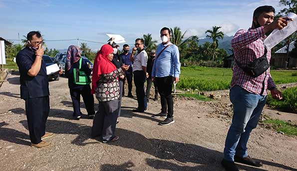 Hakim PN Padang Gelar Sidang Lapangan Sengketa Tanah di Gunung Sariak