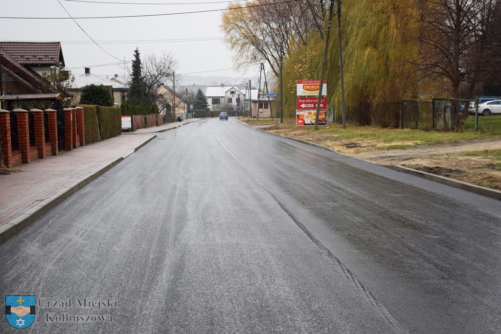 Ulica Krzaklewskiego z nowym asfaltem [ZDJĘCIA]