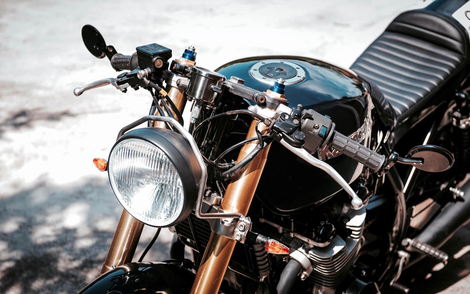 DVG Zephyr Inazuma café racer