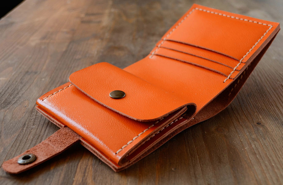 Making a Beautiful + Simple Leather Coin Wallet (PATTERN) 