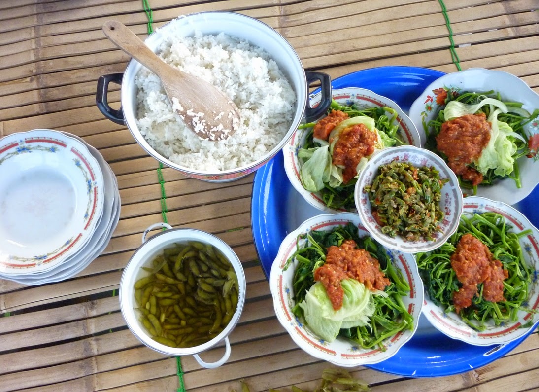 How to Make "Plecing Kangkung" Lombok Island Salad