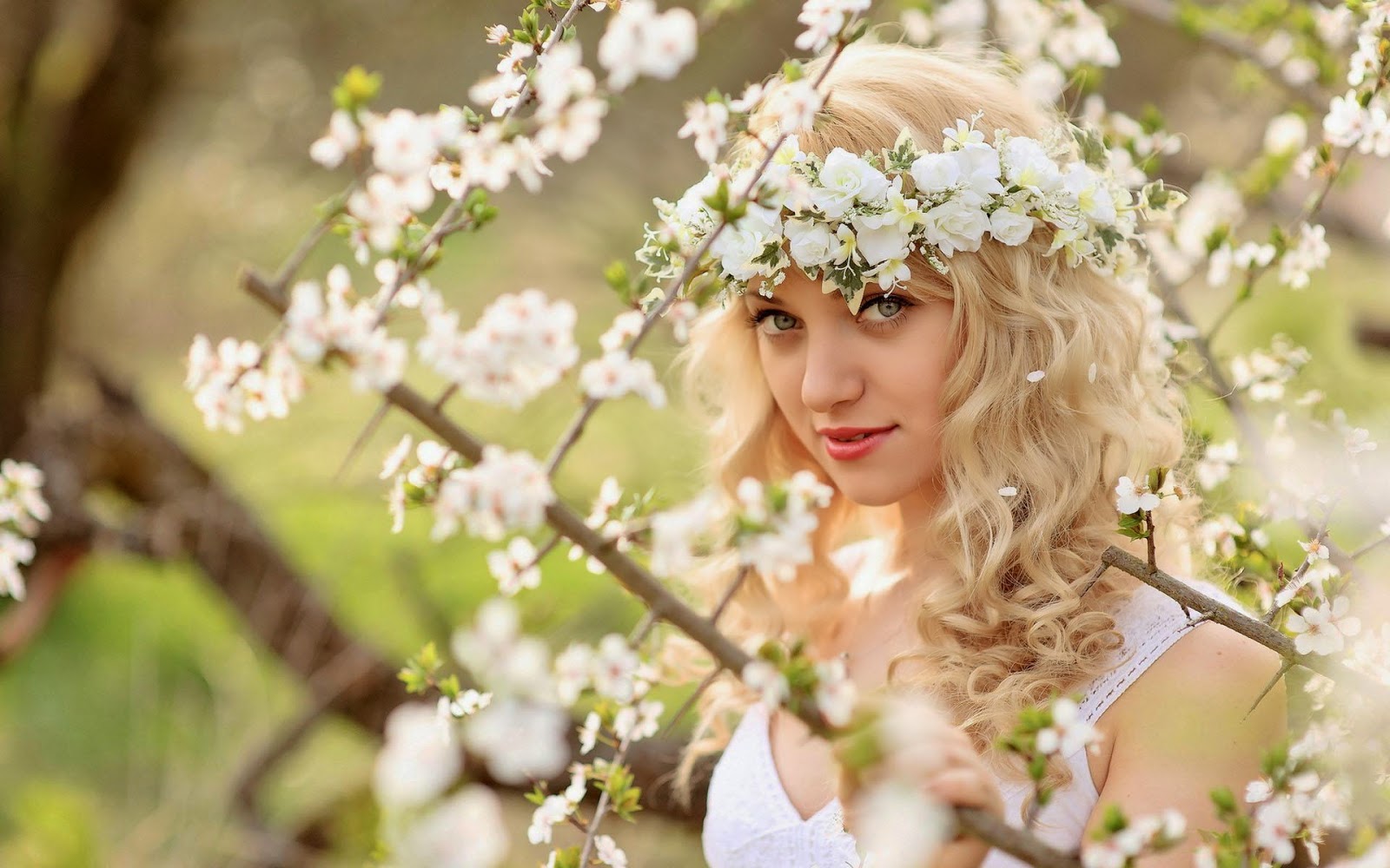 Beautiful Girls of The Years: Beautiful Girl In Flowers HD Wallpapers