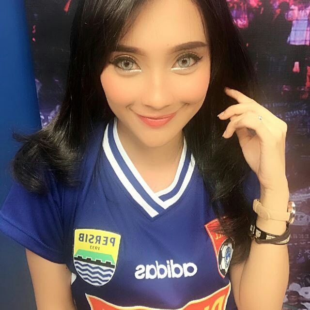 26 Foto Bobotoh Cantik Persib Paling Hot