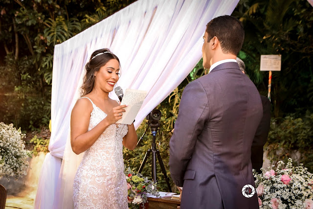Sítio Geranium, Hyathama Pires, Multifocco, Leilah Cerqueira, casamento a céu aberto, casamento rústico, boho, decoração de casamento, decoração colorida, fotos românticas, foto com madrinhas, madrinhas iguais, Foto com padrinhos, noiva, noivo, altar, emoção, votos
