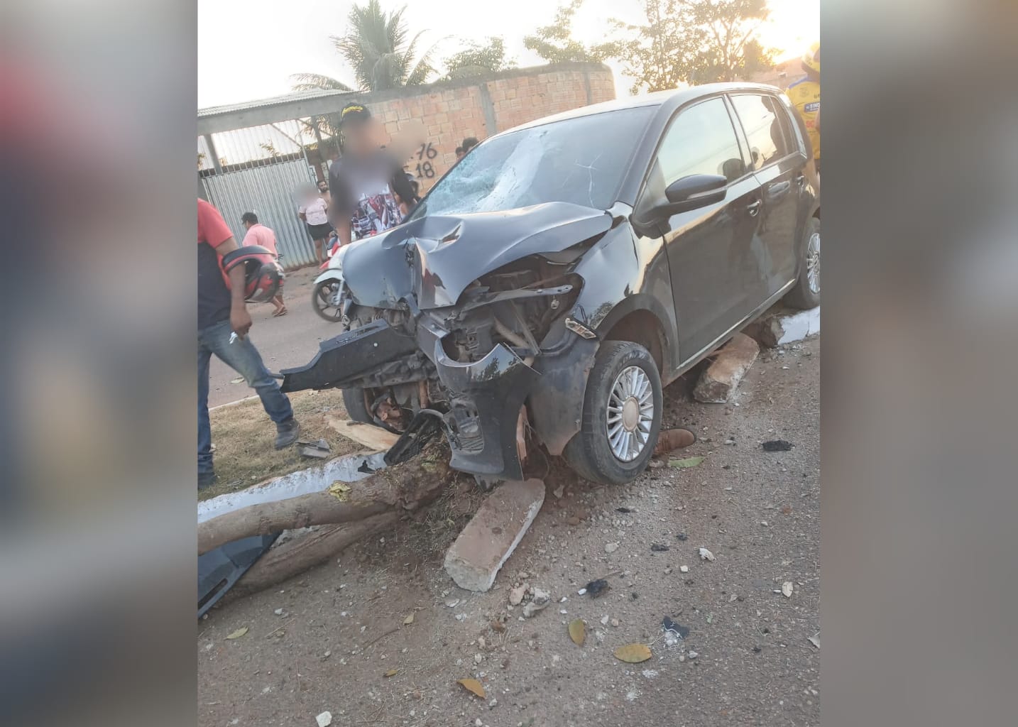 Homem morre e mulher fica ferida em acidente entre carro e moto, em Parauapebas. Homem morre e mulher fica ferida em acidente entre carro e moto, em Parauapebas.