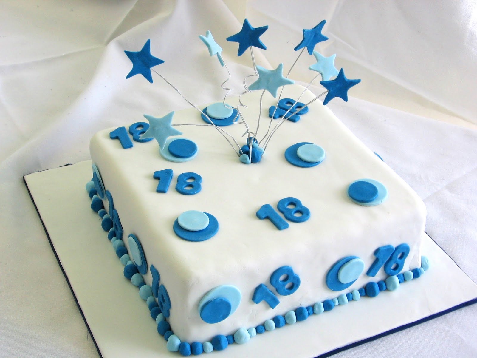 Торты на 18 лет мальчику образец оформления