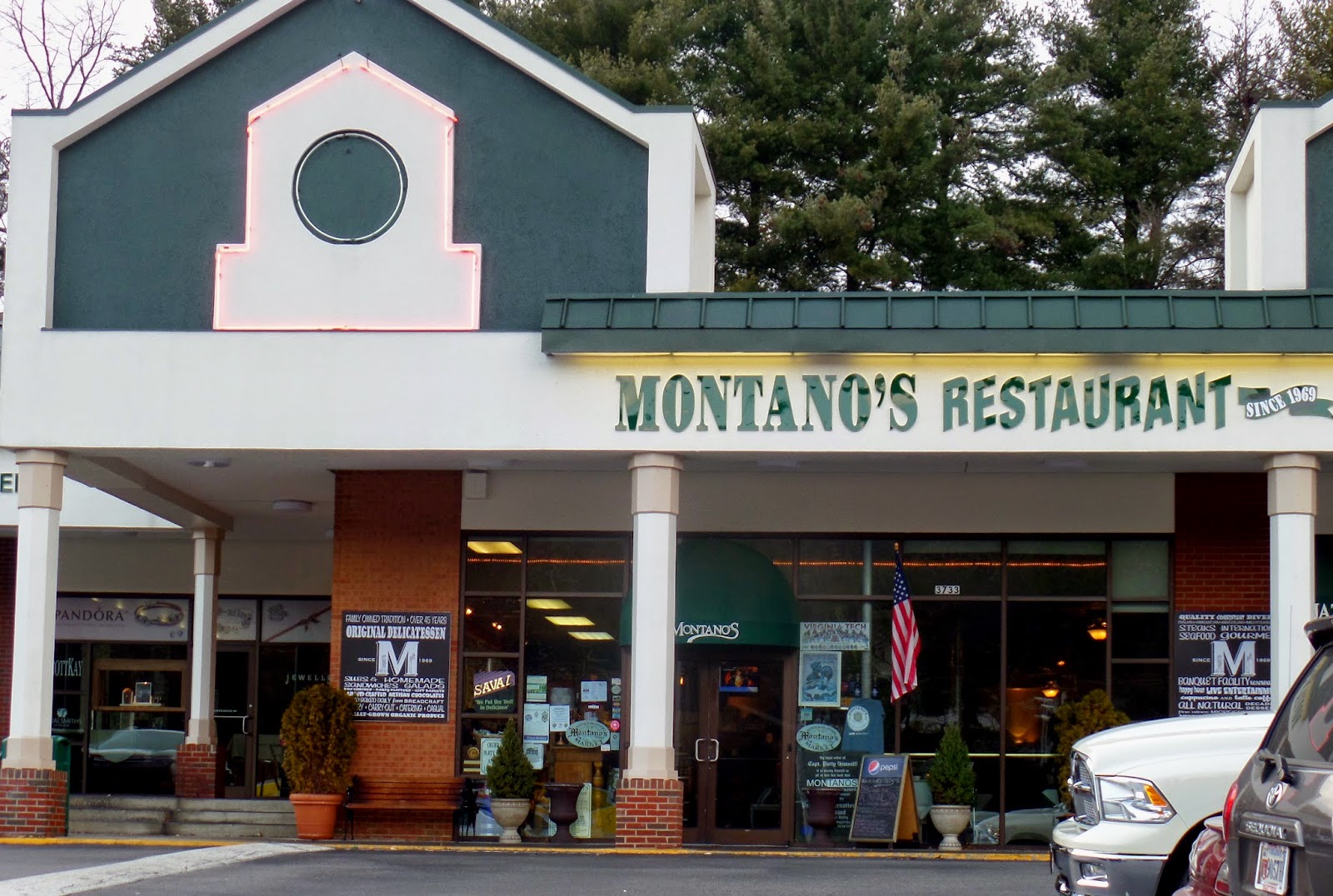 Shenandoah Gateway Farm Montano's Restaurant