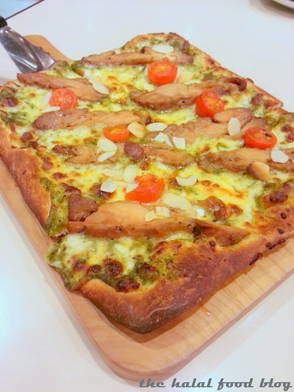 The Halal Food Blog Pizza Hut Signature Series Pesto Gusto & Wild