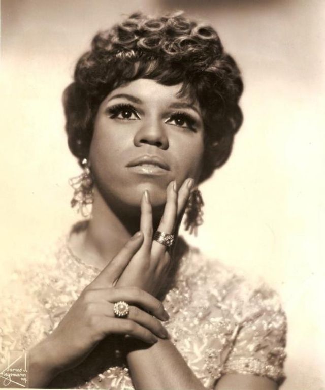 The Supremes&rsquo; Tragedy: 30 Vintage Photos of Florence Ballard During Her