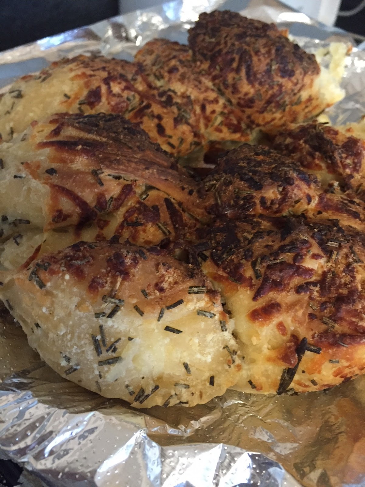 Review Trader Joe's Rosemary Garlic Monkey Bread A Nibble Bit