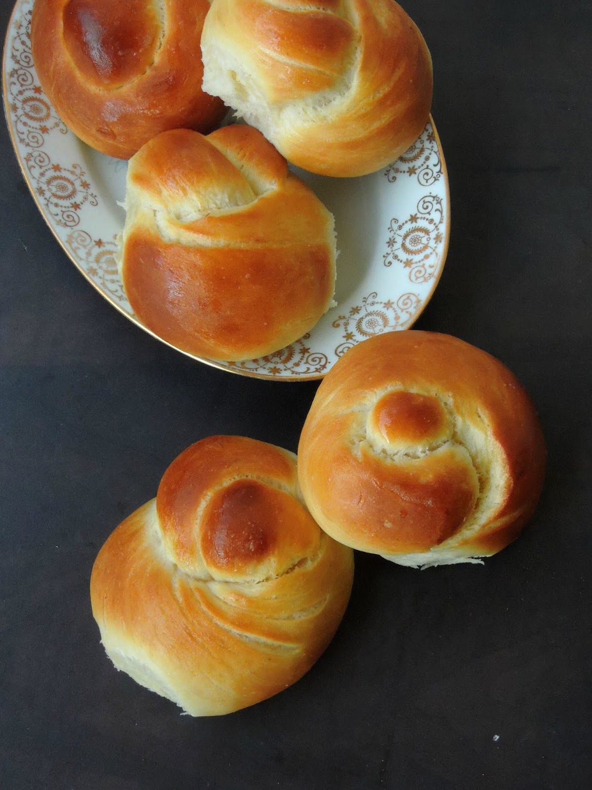 Priya's Versatile Recipes RollPpang/Korean Bread Rolls