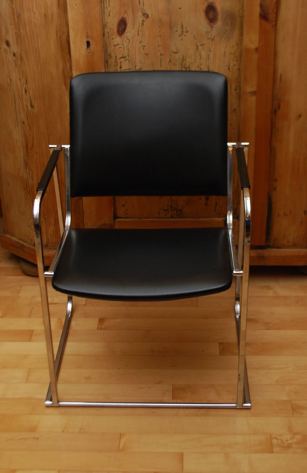 Tribute 20th Decor MidCentury Chrome & Vinyl Chair