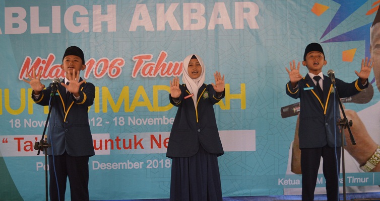 Paduan Suara dan Syarhil Qur’an Santri MBS Meriahkan Tabligh Akbar Milad 106 Tahun Muhammadiyah 