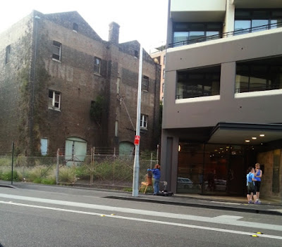 Plein air oil painting of abandoned derelict 'Darling Island Bond and Free' warehouse, Pyrmont st Pyrmont by industrial heritage artist Jane Bennett