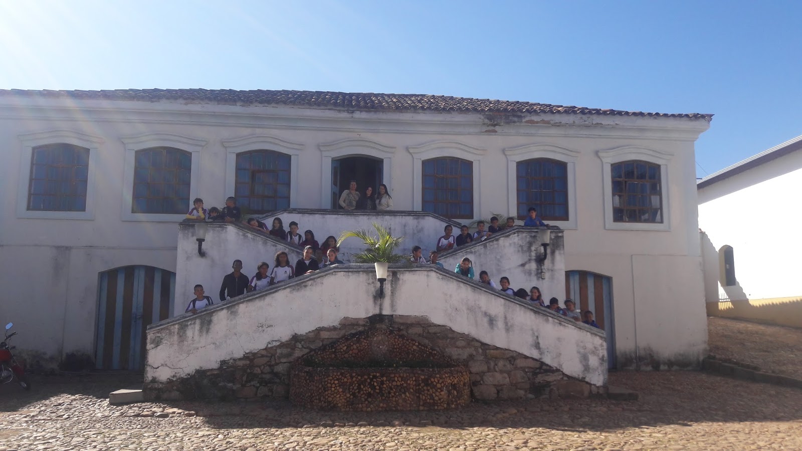 Escola Municipal Leon Renault Visita ao museu do Escravo em Belo Vale!!! Professoras Lucilene Escola Municipal Leon Renault Visita ao museu do Escravo em Belo Vale!!! Professoras Lucilene