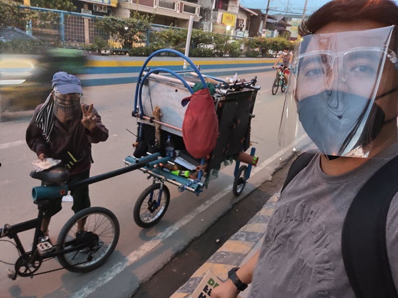 This 59-year-old vlogger bikes around Metro Manila to give toys to street children This 59-year-old vlogger bikes around Metro Manila to give toys to street children