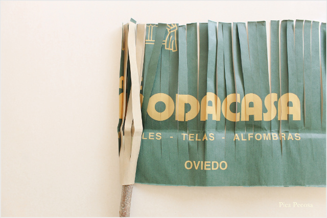 como-hacer-escoba-diy-bolsa-papel-reciclada-paso-3