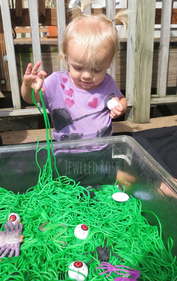 Take play-time up a notch and make Halloween goblin guts for kids!  This gooey slime is made from spaghetti. #goblinguts #spaghettirecipes #spaghettislime #halloweenspaghetti #halloweensensorybin #halloweensensoryactivities #spookyspaghetti #howtodyespaghettinoodles #sensoryactivities #sensorybins #growingajeweledrose