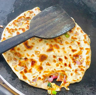 onion-stuffed-paratha-recipe-step-4(b-4,2) onion-stuffed-paratha-recipe-step-4(b-4,2)