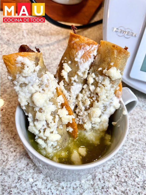 mau cocina de todo receta flautas de pollo res cerdo en caldillo de tomate verde tomatillo ahogadas