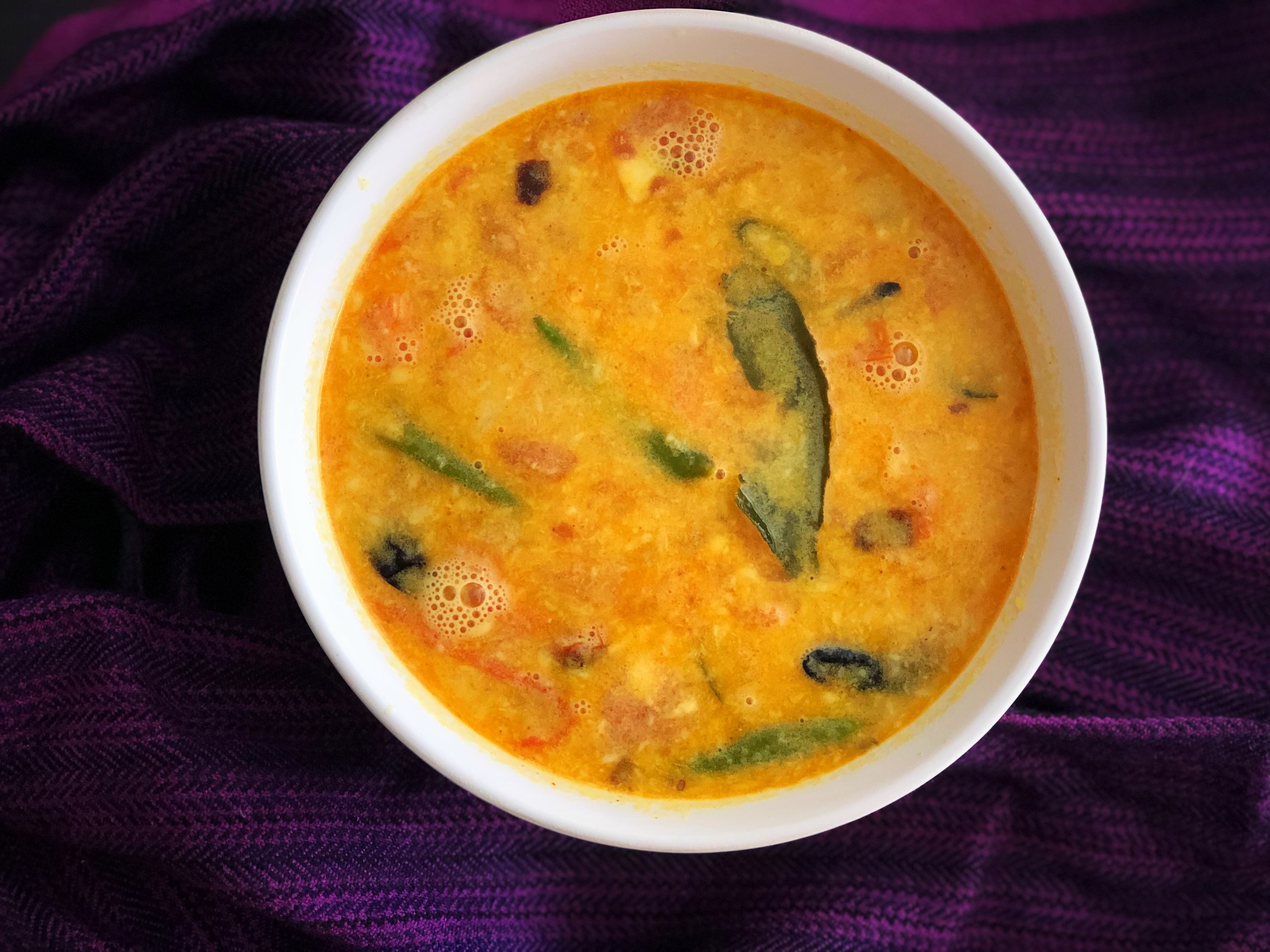 Kerala tomato yoghurt curry